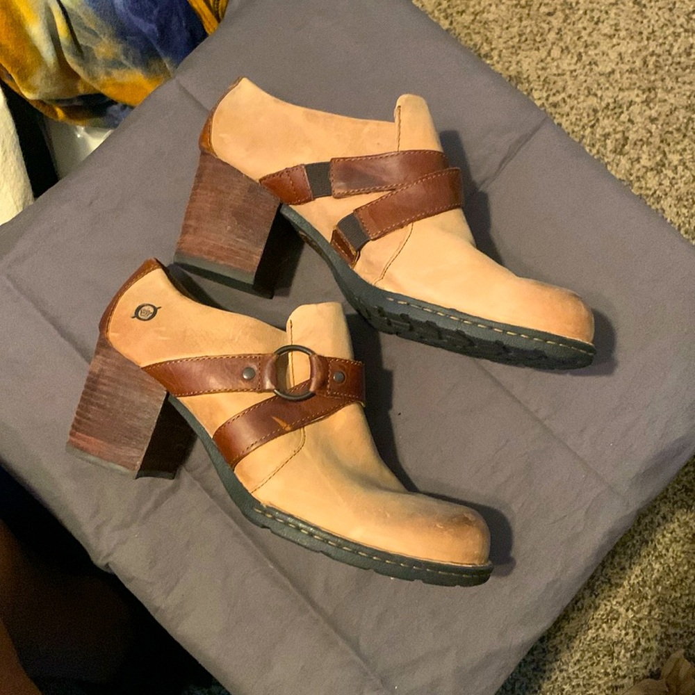 Born booties, size 9, medium heel, beige/brown